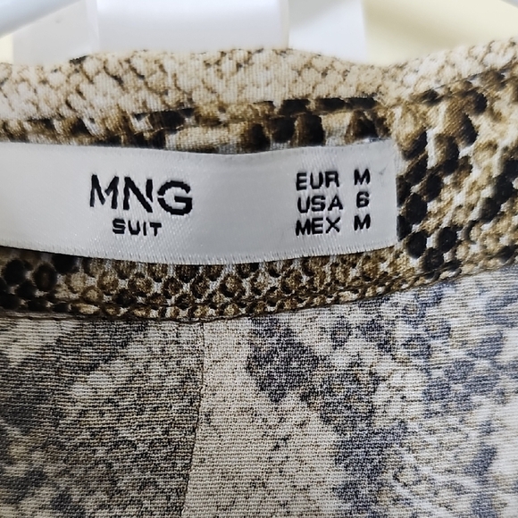 Mango Women's Animal Patterned Button-up Shirt Size 8 - Picture 2 of 5